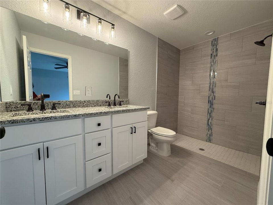 На продажу: $239,900 (3 спален, 2 ванн, 1380 Квадратных фут)