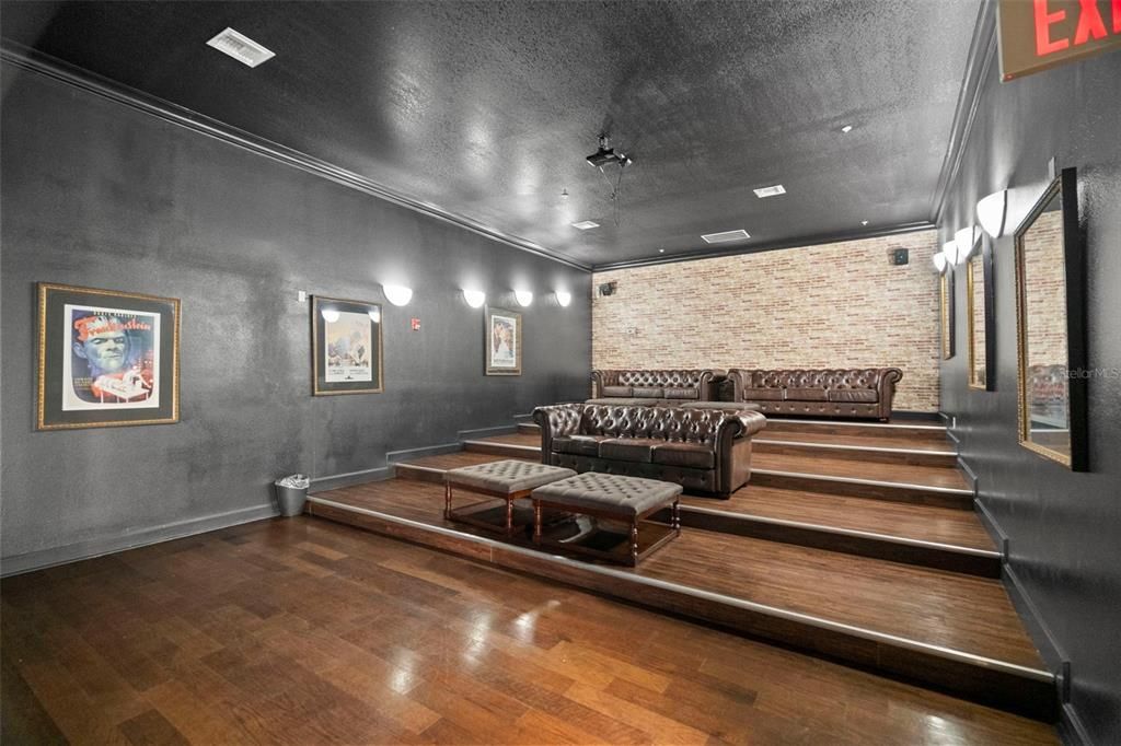 For Sale: $185,000 (1 beds, 1 baths, 867 Square Feet)