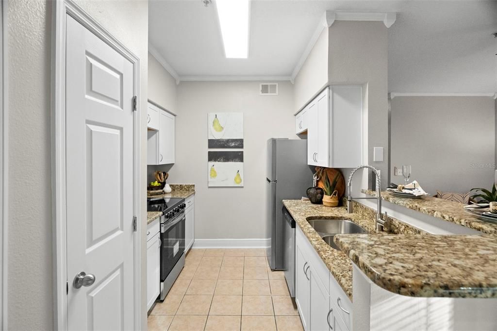 For Sale: $185,000 (1 beds, 1 baths, 867 Square Feet)