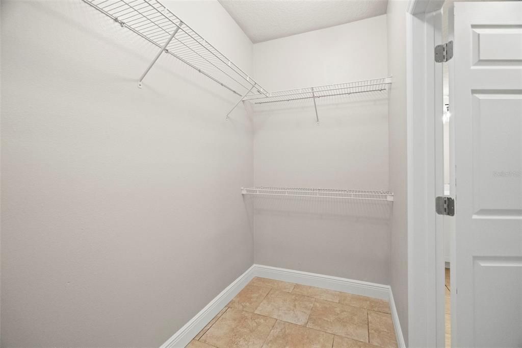 For Sale: $185,000 (1 beds, 1 baths, 867 Square Feet)