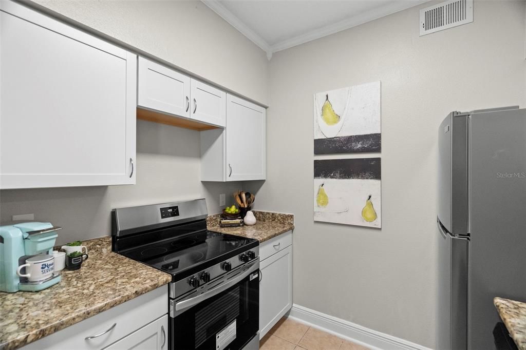 For Sale: $185,000 (1 beds, 1 baths, 867 Square Feet)