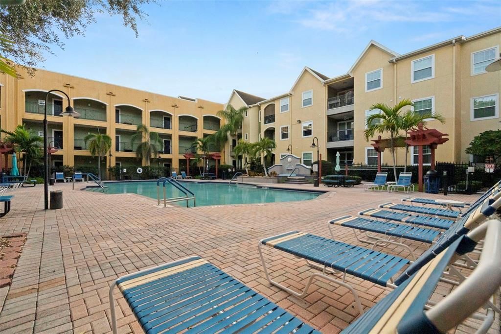 For Sale: $185,000 (1 beds, 1 baths, 867 Square Feet)