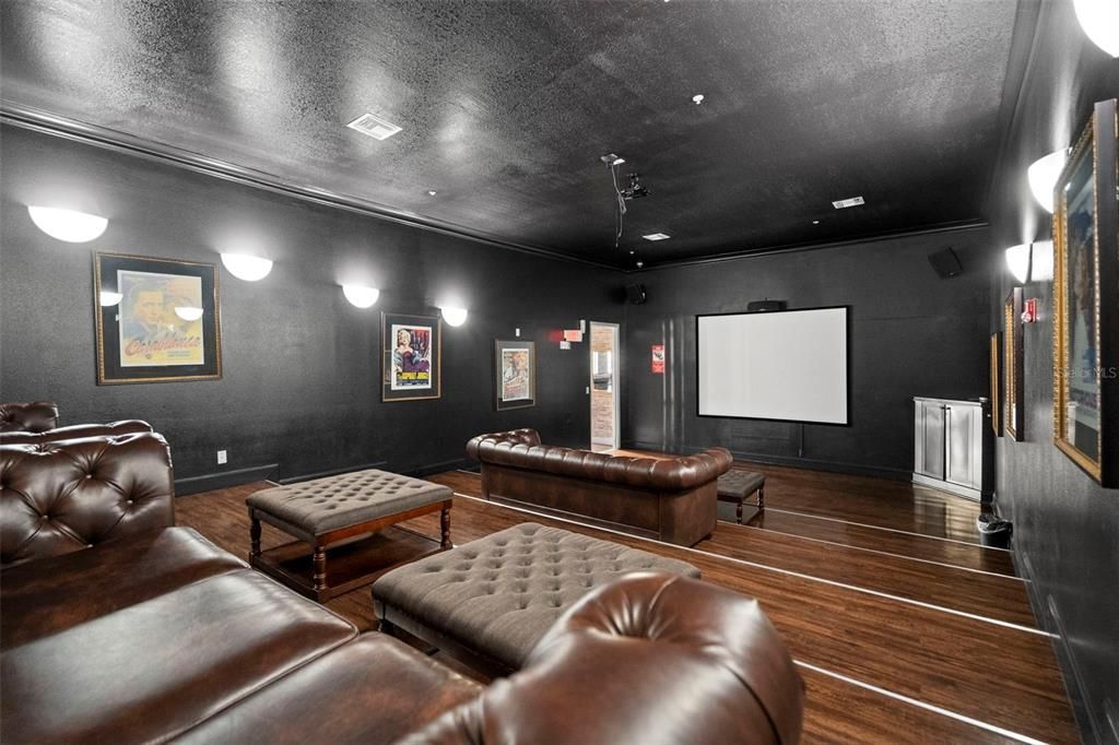 For Sale: $185,000 (1 beds, 1 baths, 867 Square Feet)