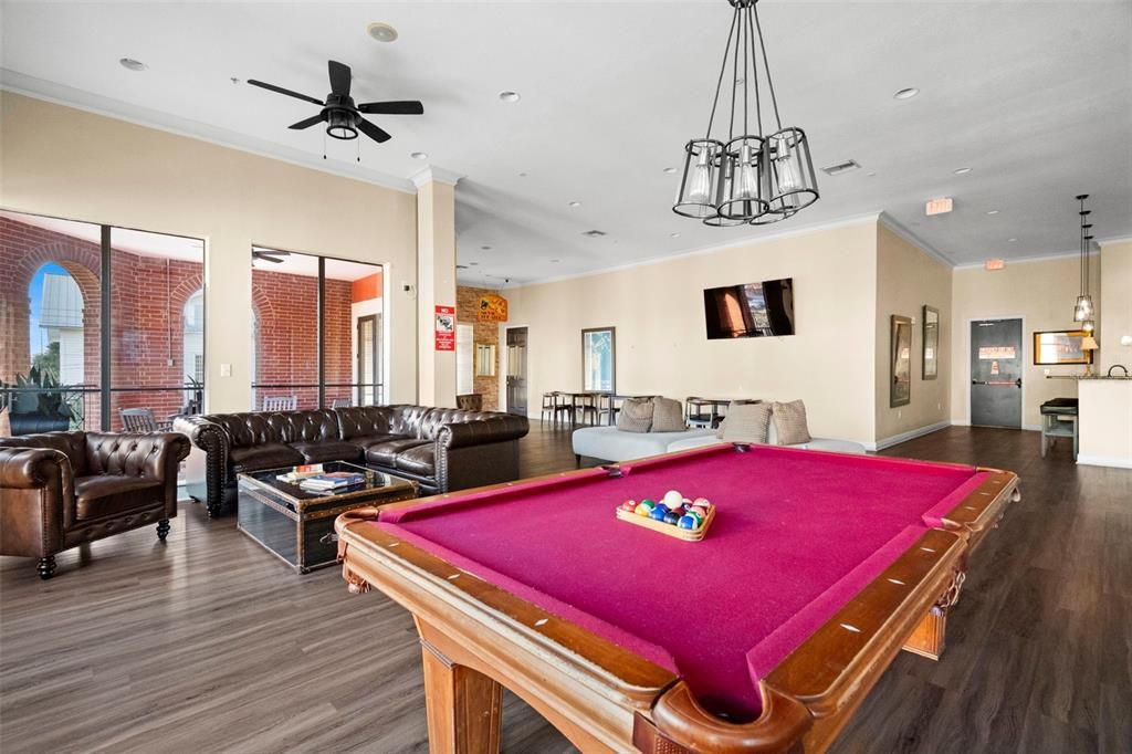 For Sale: $185,000 (1 beds, 1 baths, 867 Square Feet)