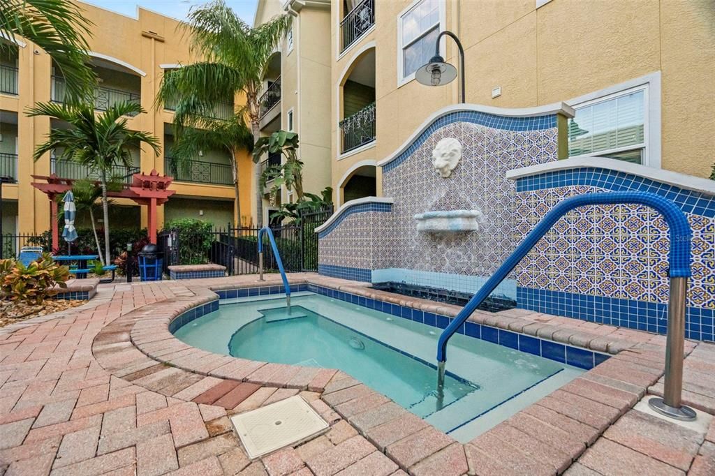 For Sale: $185,000 (1 beds, 1 baths, 867 Square Feet)