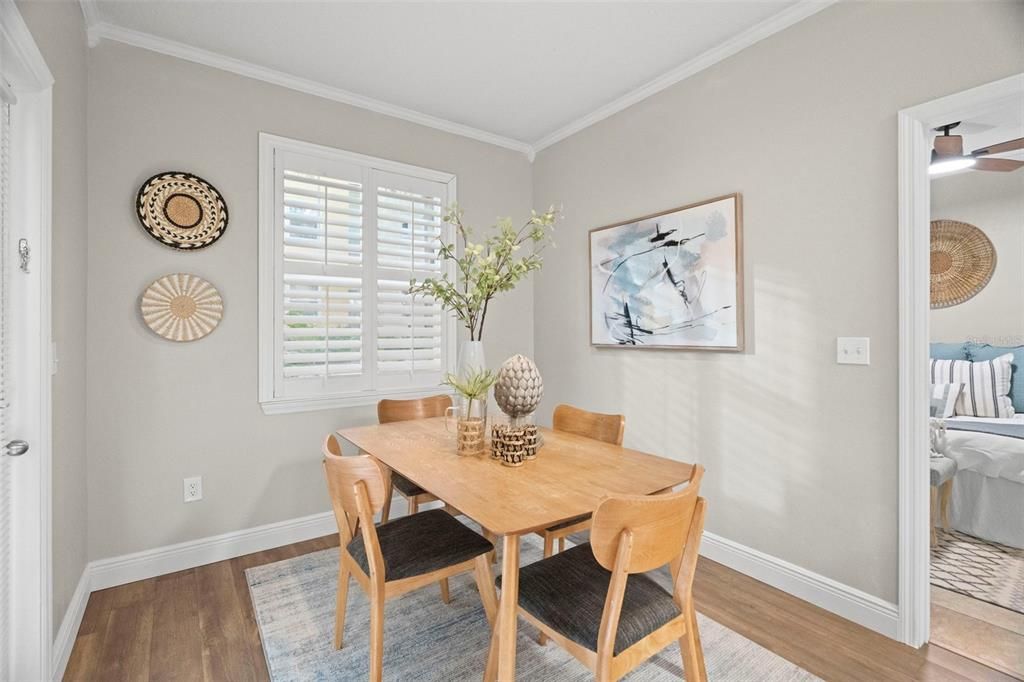 For Sale: $185,000 (1 beds, 1 baths, 867 Square Feet)