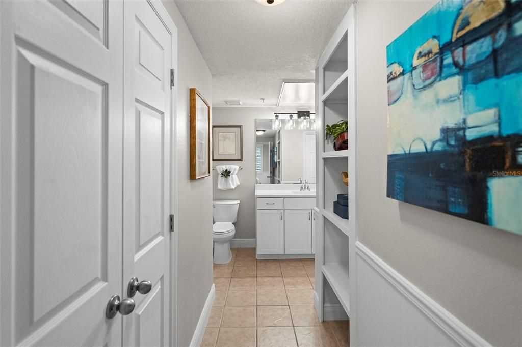 For Sale: $185,000 (1 beds, 1 baths, 867 Square Feet)