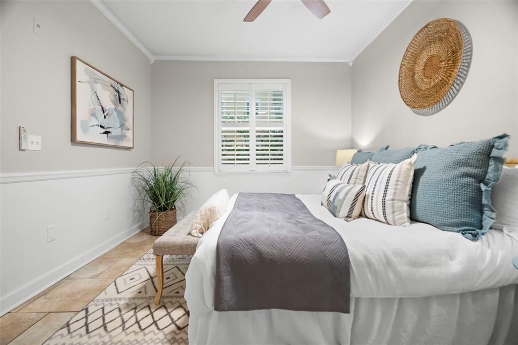 For Sale: $185,000 (1 beds, 1 baths, 867 Square Feet)