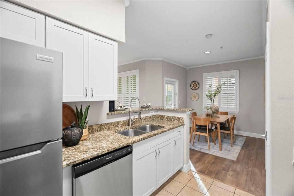 For Sale: $185,000 (1 beds, 1 baths, 867 Square Feet)