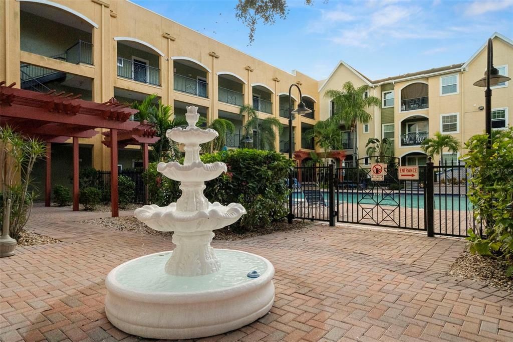 For Sale: $185,000 (1 beds, 1 baths, 867 Square Feet)