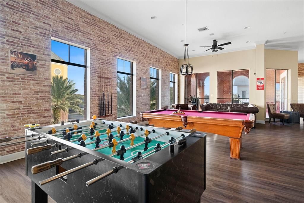 For Sale: $185,000 (1 beds, 1 baths, 867 Square Feet)