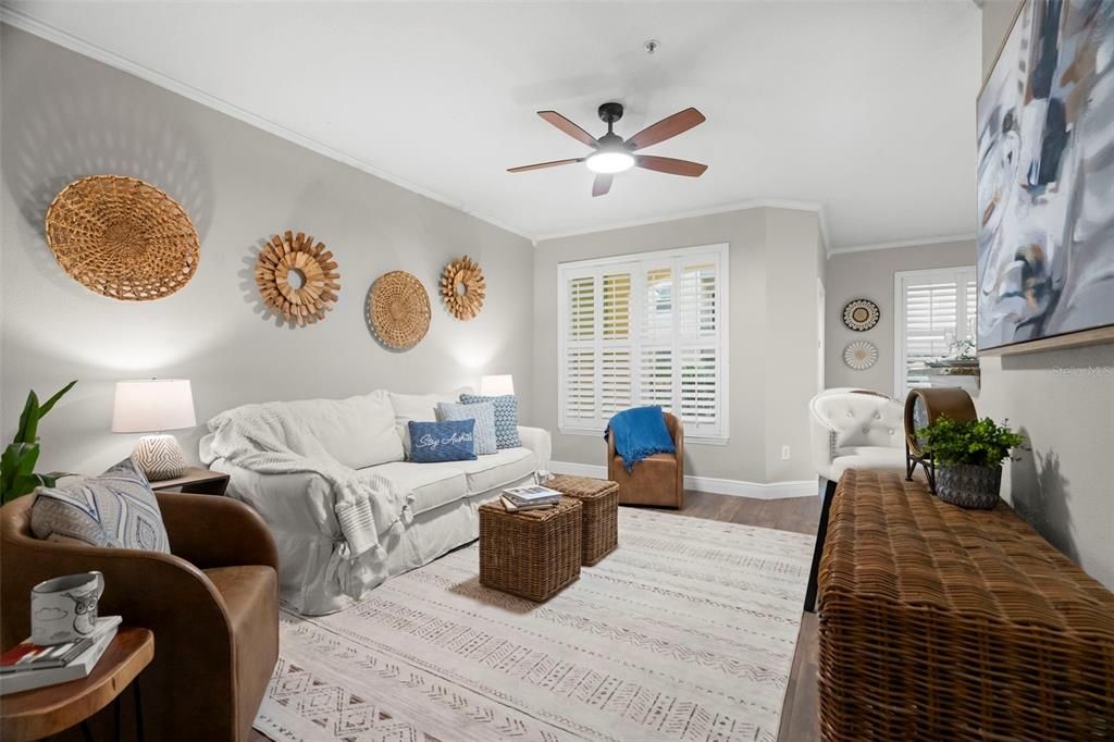 For Sale: $185,000 (1 beds, 1 baths, 867 Square Feet)