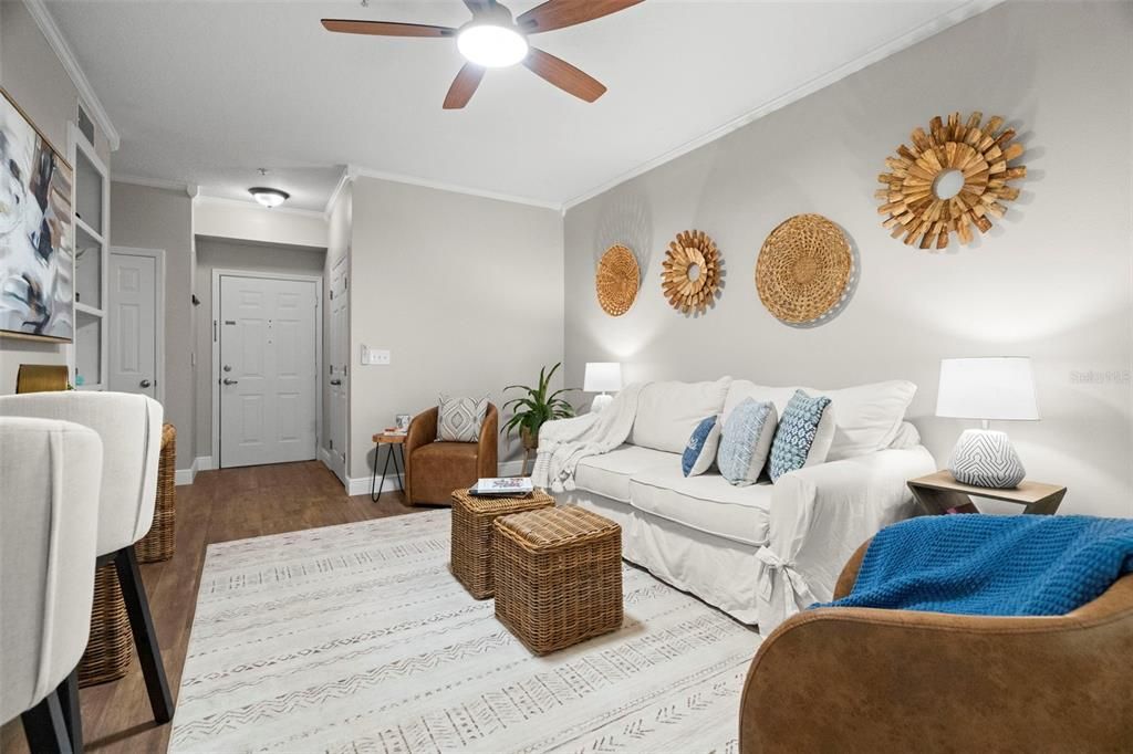 For Sale: $185,000 (1 beds, 1 baths, 867 Square Feet)