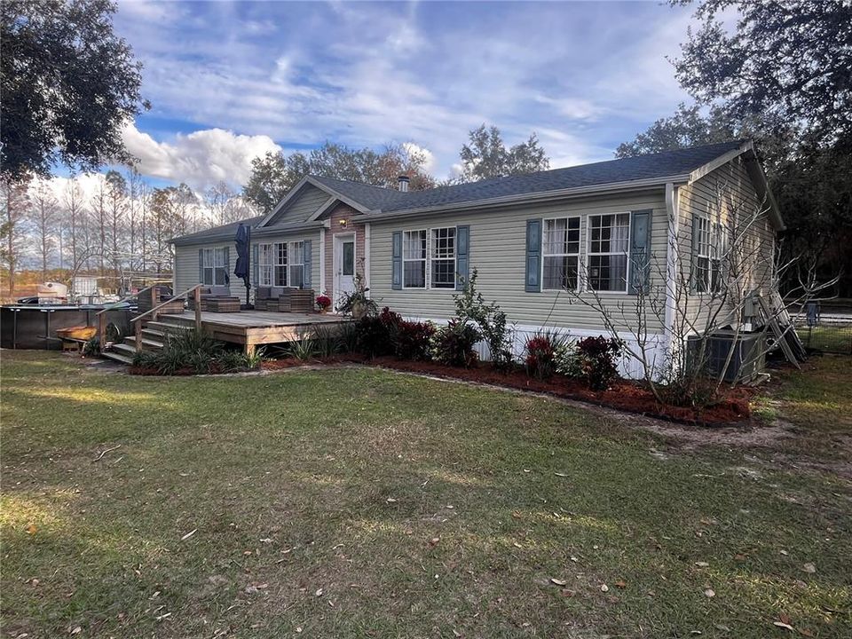 For Sale: $995,000 (3 beds, 2 baths, 1664 Square Feet)