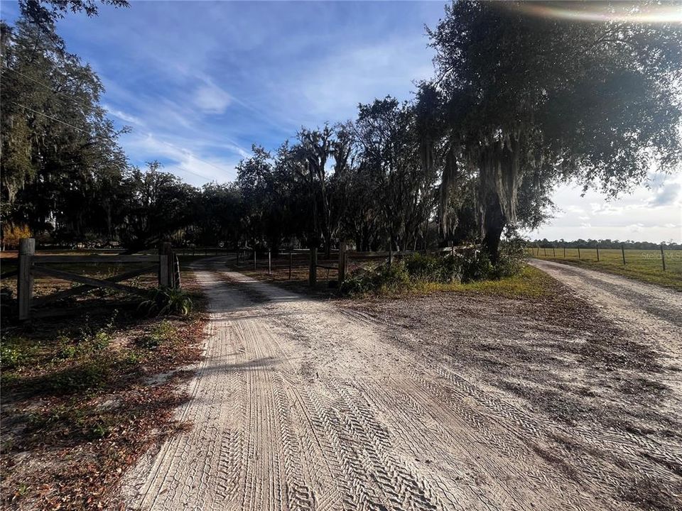For Sale: $995,000 (3 beds, 2 baths, 1664 Square Feet)