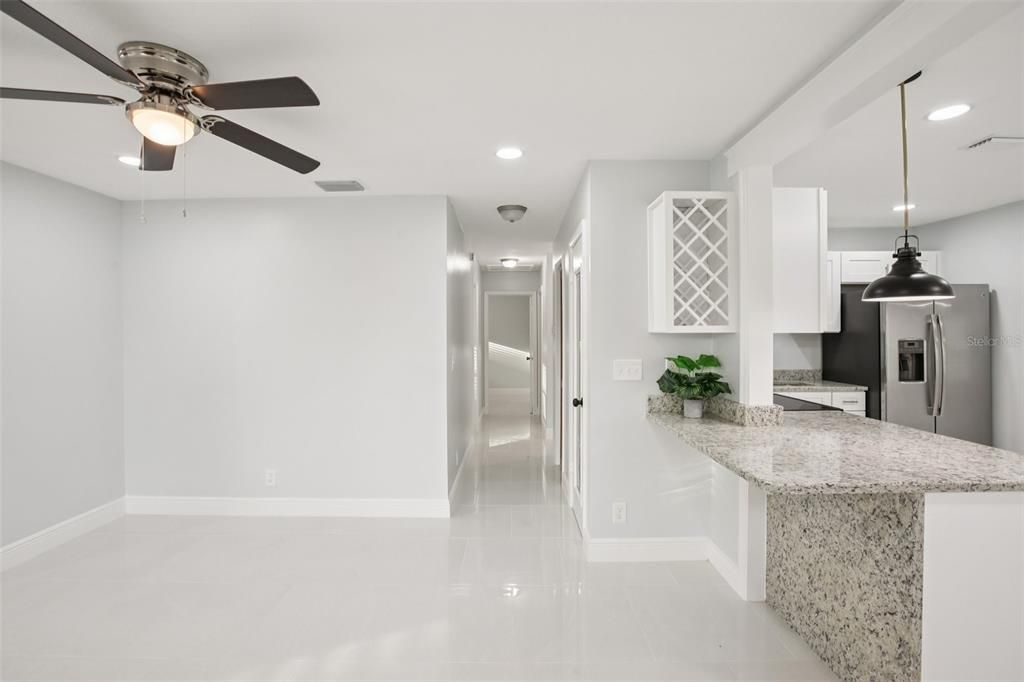 待售: $375,000 (4 贝兹, 2 浴室, 1410 平方英尺)