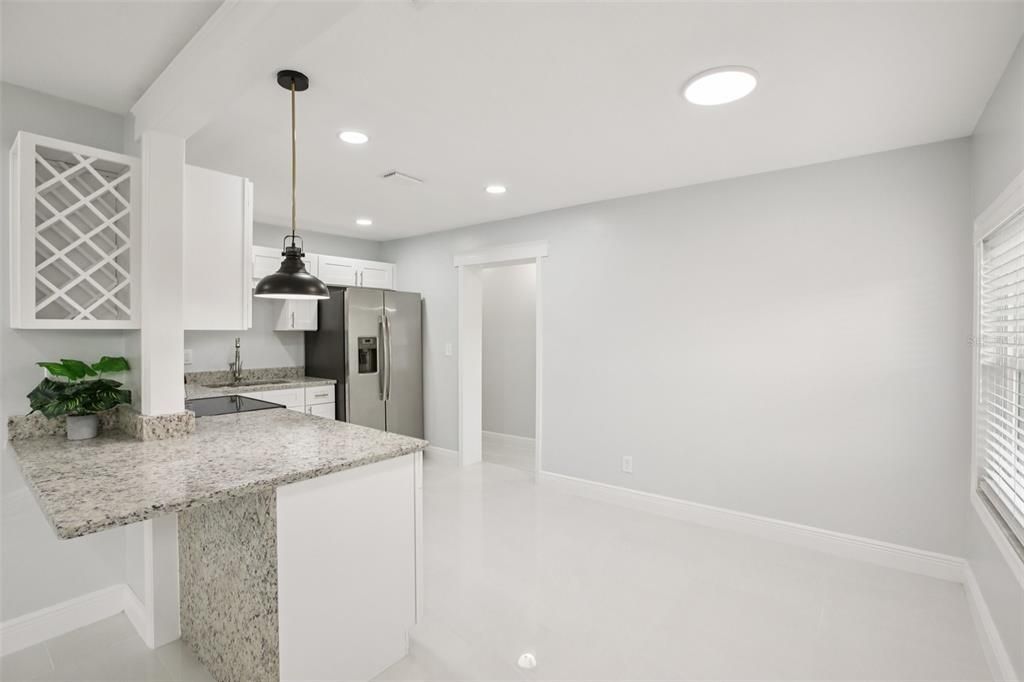 待售: $375,000 (4 贝兹, 2 浴室, 1410 平方英尺)