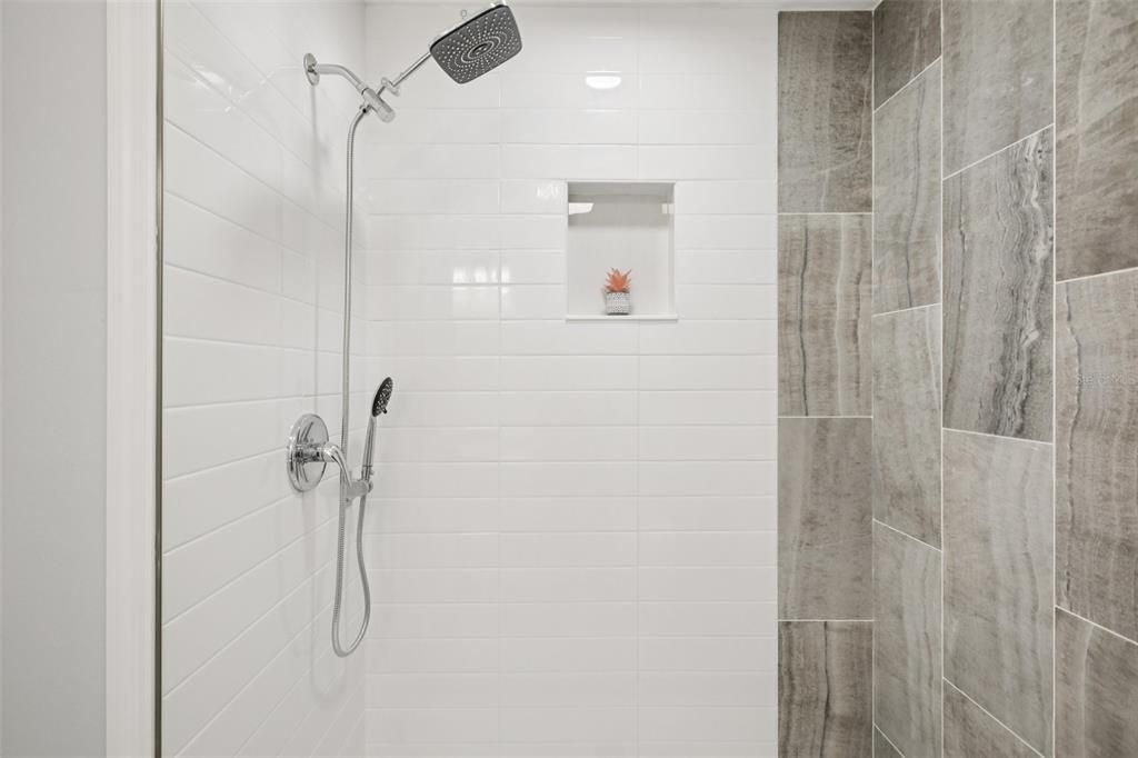 待售: $375,000 (4 贝兹, 2 浴室, 1410 平方英尺)