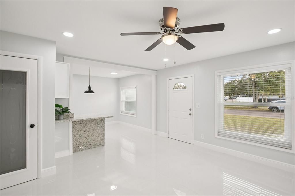 待售: $375,000 (4 贝兹, 2 浴室, 1410 平方英尺)