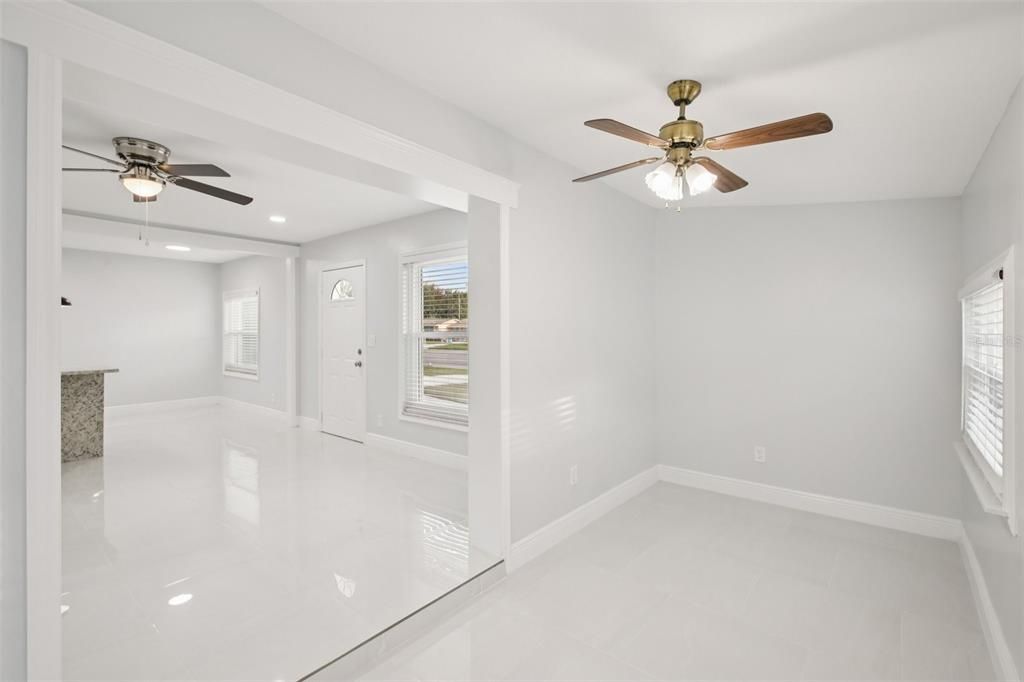 待售: $375,000 (4 贝兹, 2 浴室, 1410 平方英尺)