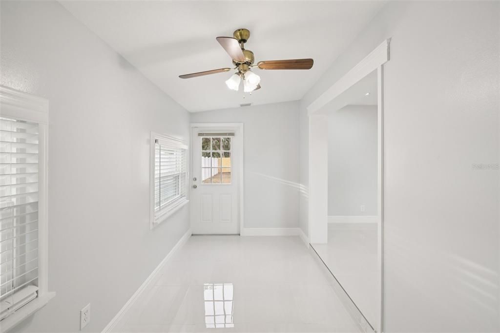 待售: $375,000 (4 贝兹, 2 浴室, 1410 平方英尺)