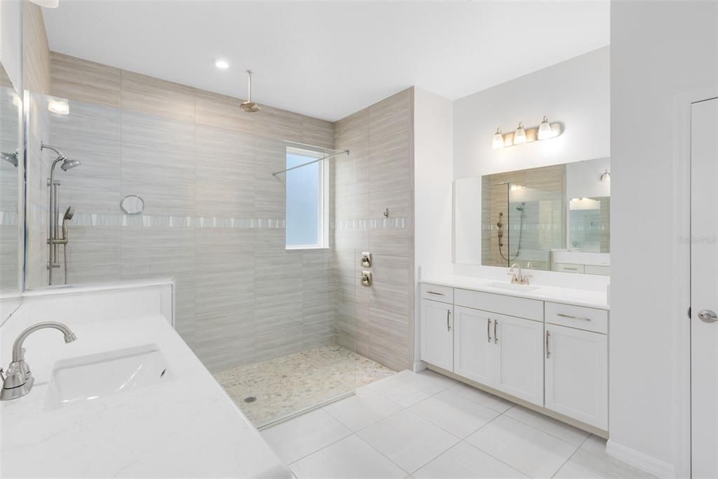 For Sale: $565,000 (4 beds, 3 baths, 2583 Square Feet)