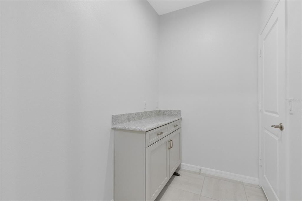 For Sale: $565,000 (4 beds, 3 baths, 2583 Square Feet)