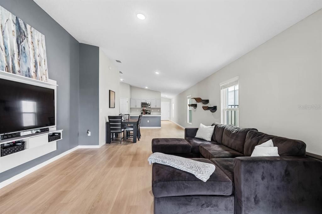 En Venta: $389,000 (3 camas, 2 baños, 1602 Pies cuadrados)