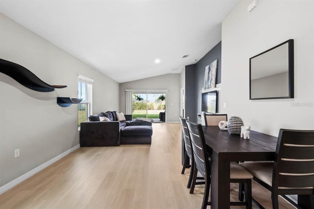 En Venta: $389,000 (3 camas, 2 baños, 1602 Pies cuadrados)