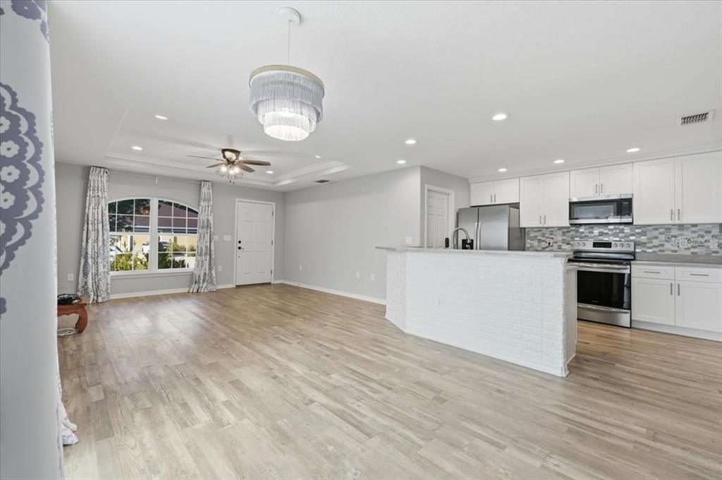 For Sale: $243,000 (3 beds, 2 baths, 1306 Square Feet)