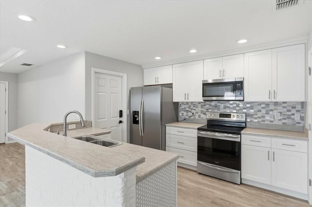 For Sale: $243,000 (3 beds, 2 baths, 1306 Square Feet)