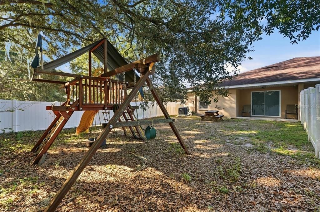 For Sale: $243,000 (3 beds, 2 baths, 1306 Square Feet)