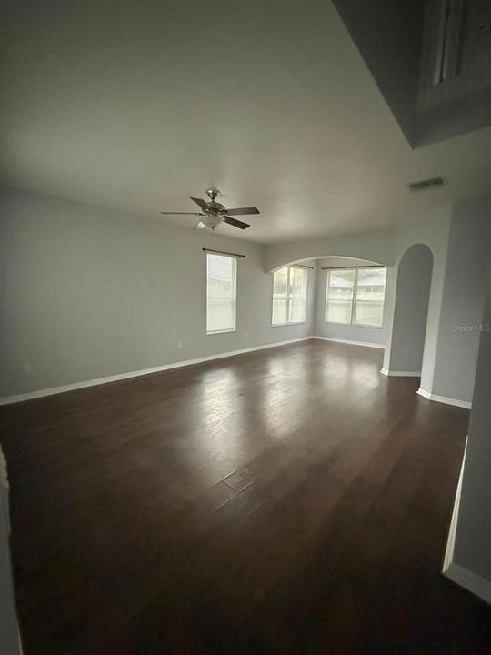 For Rent: $2,900 (4 beds, 2 baths, 2164 Square Feet)