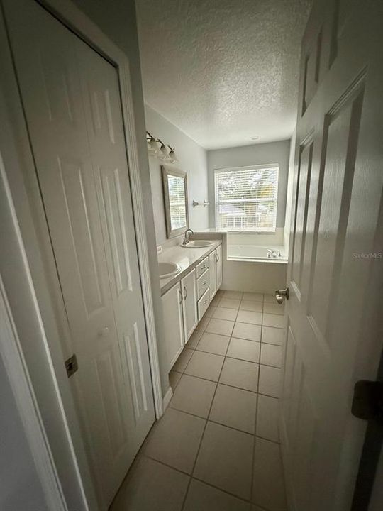 For Rent: $2,900 (4 beds, 2 baths, 2164 Square Feet)