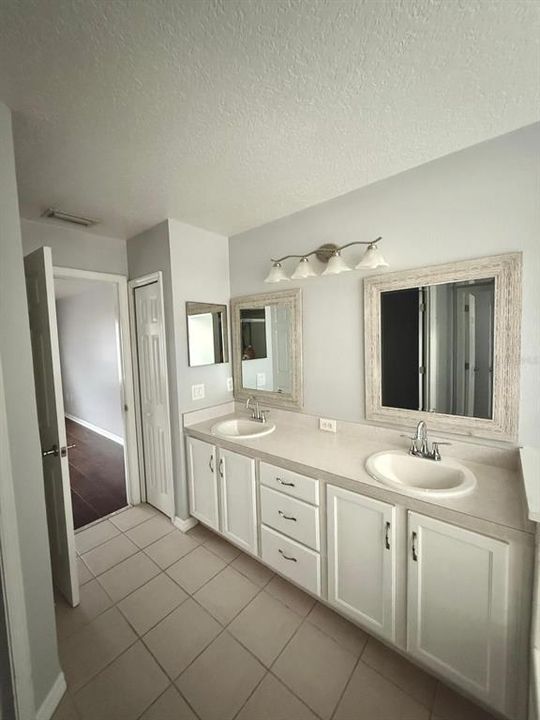 For Rent: $2,900 (4 beds, 2 baths, 2164 Square Feet)