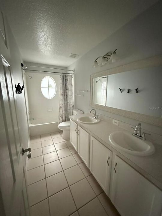 For Rent: $2,900 (4 beds, 2 baths, 2164 Square Feet)