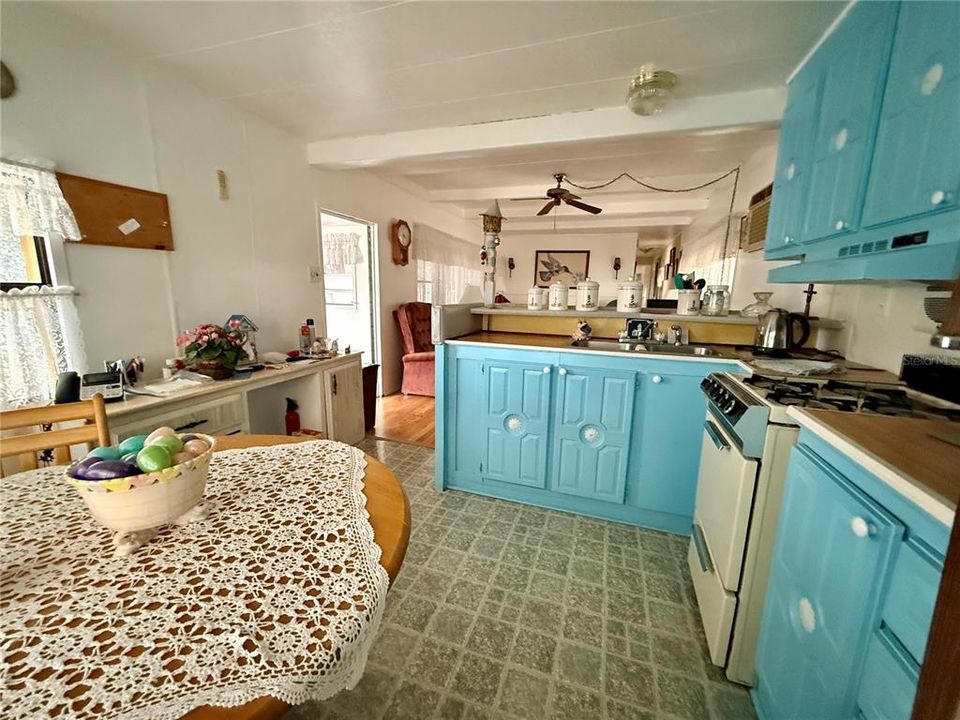 For Sale: $60,000 (2 beds, 1 baths, 672 Square Feet)