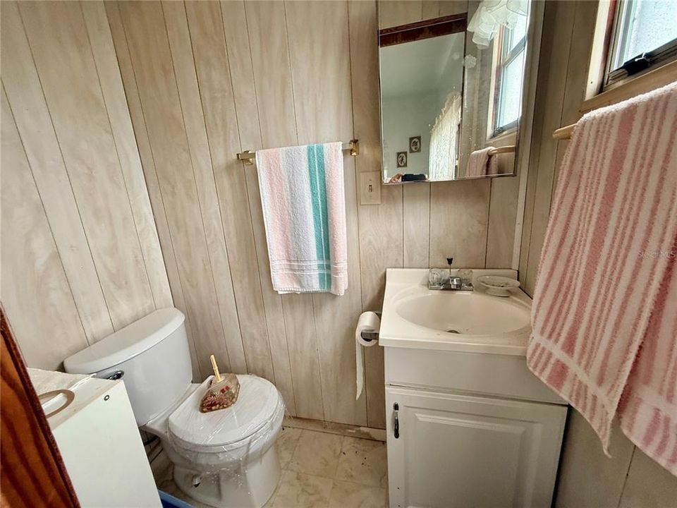 For Sale: $60,000 (2 beds, 1 baths, 672 Square Feet)