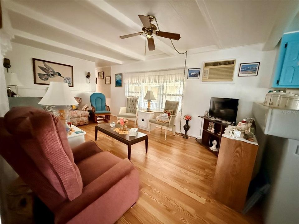 For Sale: $60,000 (2 beds, 1 baths, 672 Square Feet)