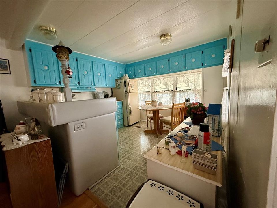 For Sale: $60,000 (2 beds, 1 baths, 672 Square Feet)