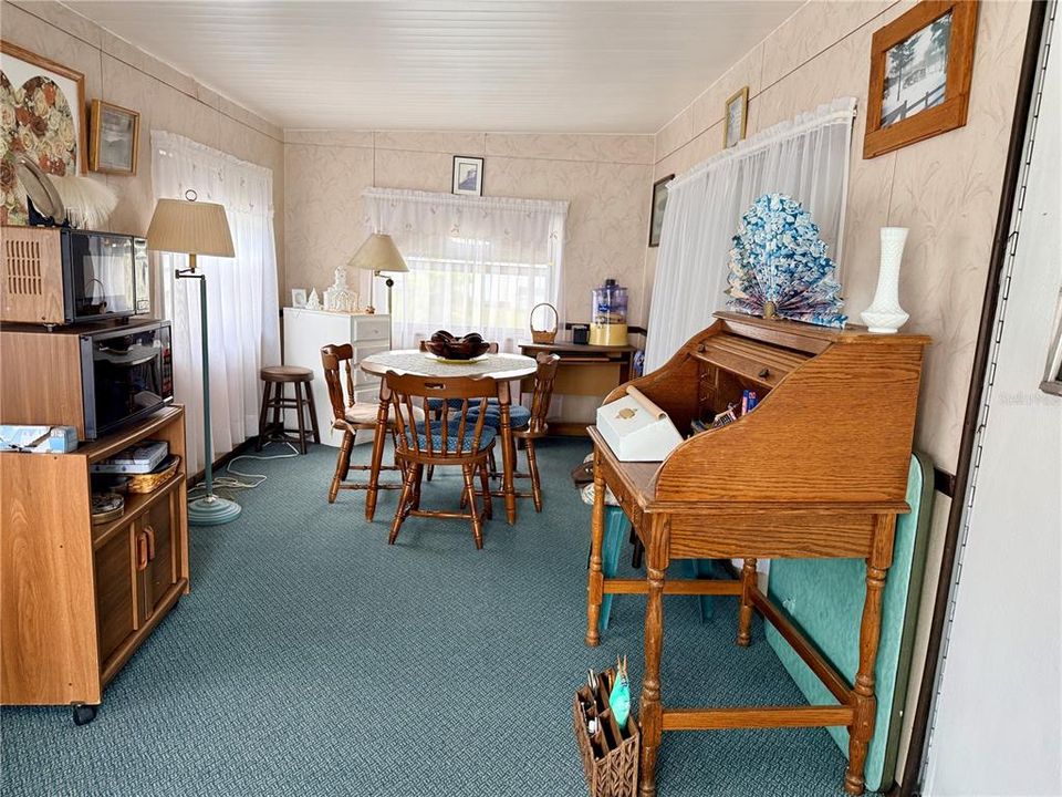 For Sale: $60,000 (2 beds, 1 baths, 672 Square Feet)