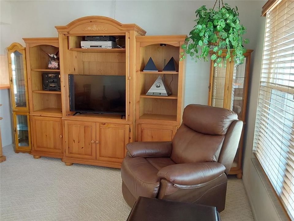 待售: $299,000 (1 贝兹, 1 浴室, 619 平方英尺)