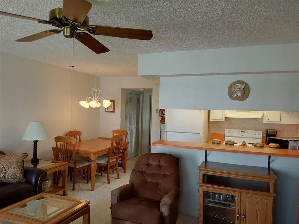 待售: $299,000 (1 贝兹, 1 浴室, 619 平方英尺)