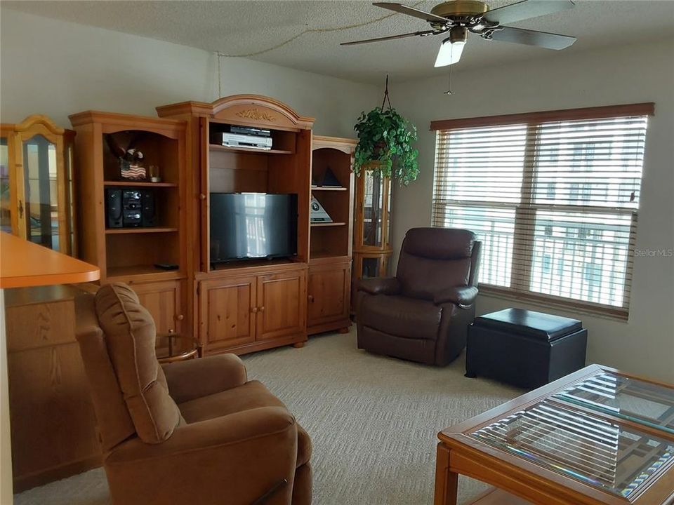 待售: $299,000 (1 贝兹, 1 浴室, 619 平方英尺)