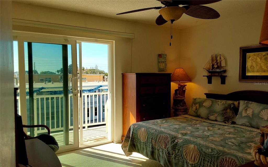 待售: $299,000 (1 贝兹, 1 浴室, 619 平方英尺)