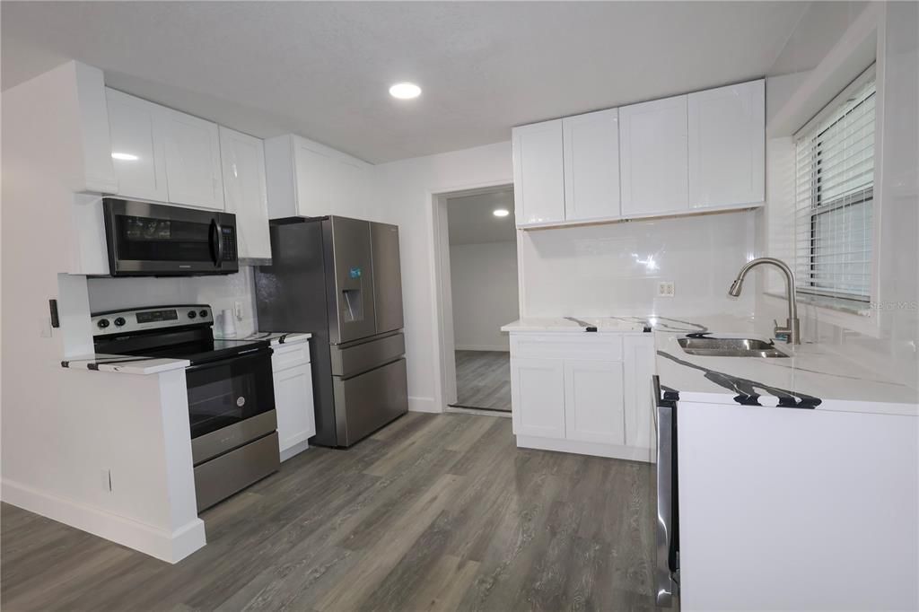 For Sale: $315,000 (2 beds, 2 baths, 828 Square Feet)