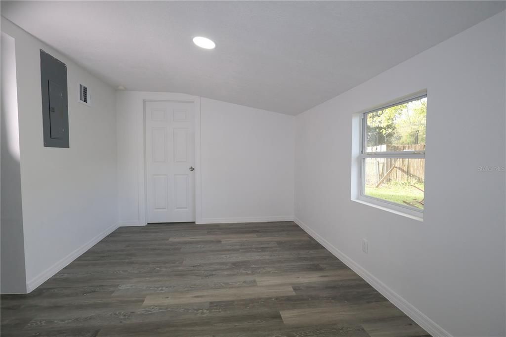 For Sale: $315,000 (2 beds, 2 baths, 828 Square Feet)