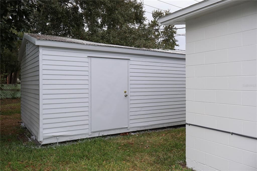 For Sale: $315,000 (2 beds, 2 baths, 828 Square Feet)