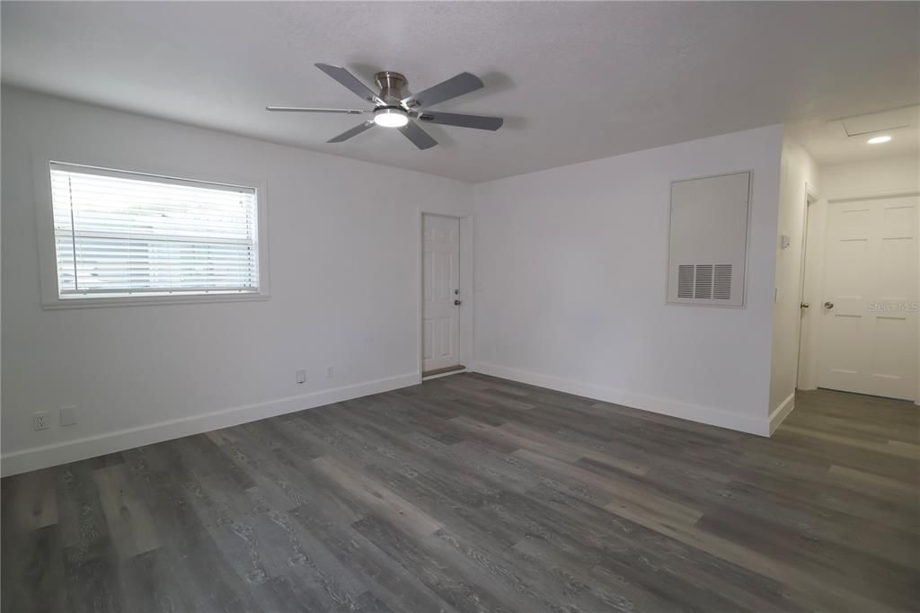 For Sale: $315,000 (2 beds, 2 baths, 828 Square Feet)