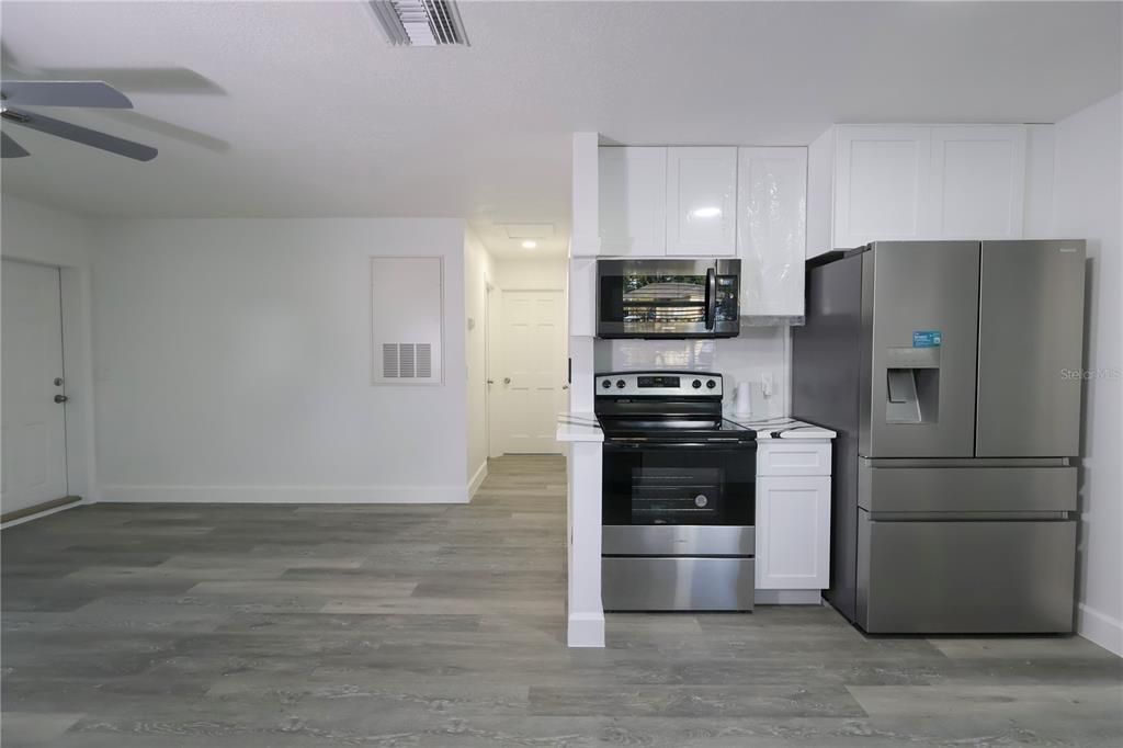 For Sale: $315,000 (2 beds, 2 baths, 828 Square Feet)